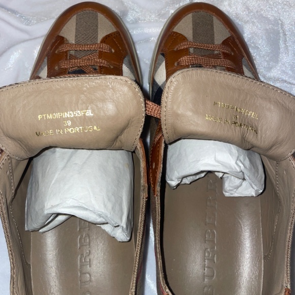 Sneakers - Picture 3 of 3